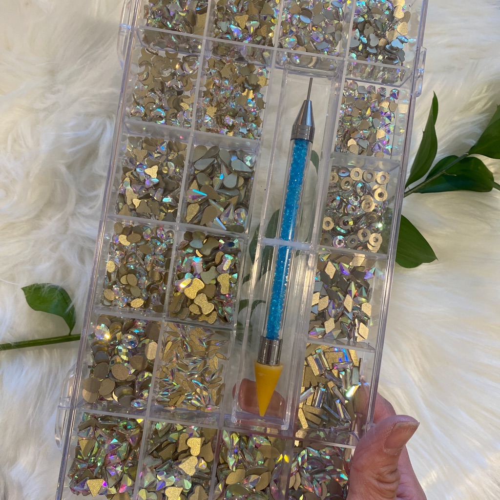 Brand New 2000 Pcs Nail Rhinestones